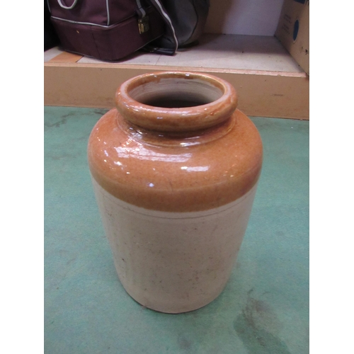 7250 - A box of mixed spanner and a storage jar   (E)  £5-10