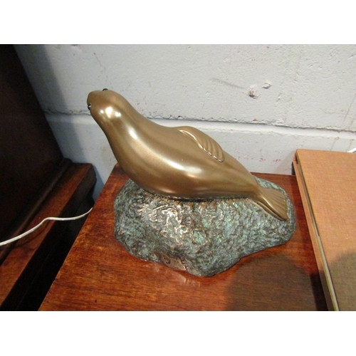 1043 - A Foot's Artworks, Australia 2006 cold cast bronze of a seal, No. 93/99, 21cm long x 14cm deep x 16.... 