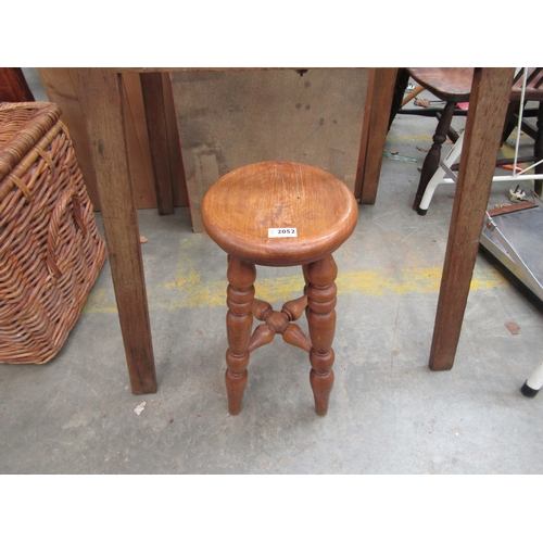 2323 - An oak and elm stool   (R)  £20