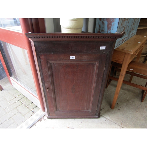 2092 - A Victorian mahogany wall hanging corner cabinet with shelved interior