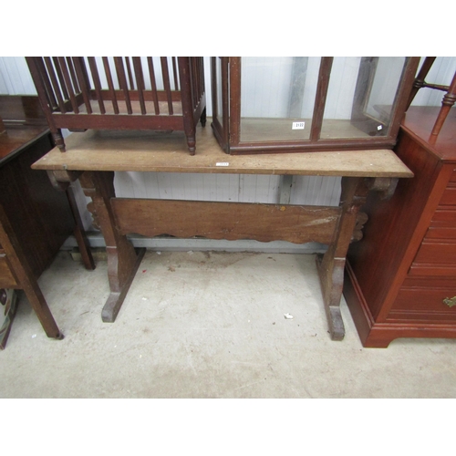 2136 - A mahogany sidetable with pegged ends    (R) £30