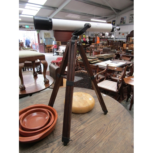 2230 - A telescope on mahogany stand