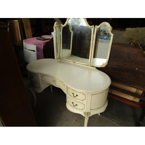 2383 - A French dressing table