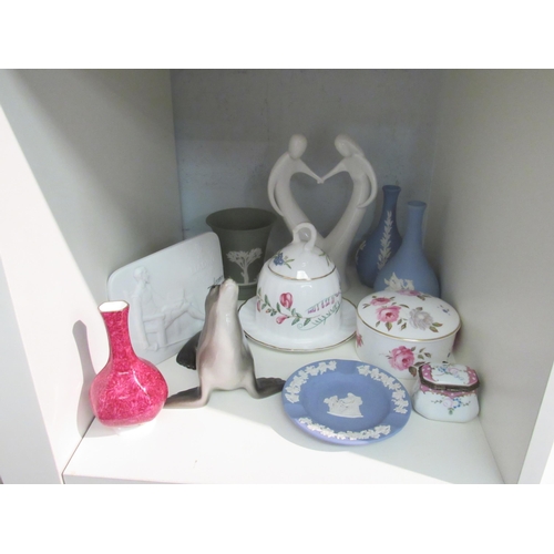 1434 - Mixed ceramics including USSR seal, Lladro collectors Society plaque, Worcester preserve pot and Wed... 