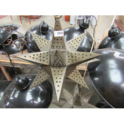 2035 - A pierced metal star pendant light   (R) £20