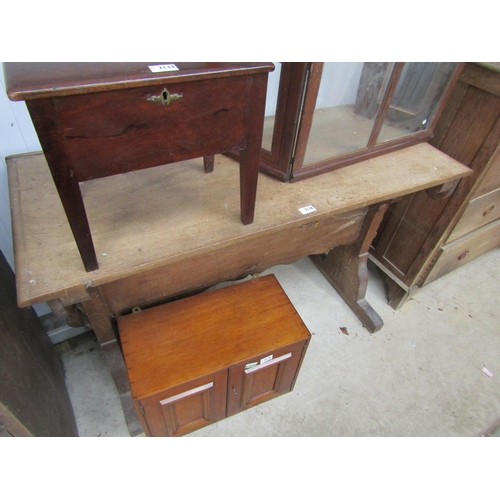 2136 - A mahogany sidetable with pegged ends    (R) £30