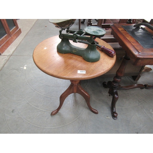 2211 - A mahogany tripod wine table