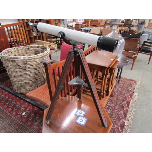 2230 - A telescope on mahogany stand