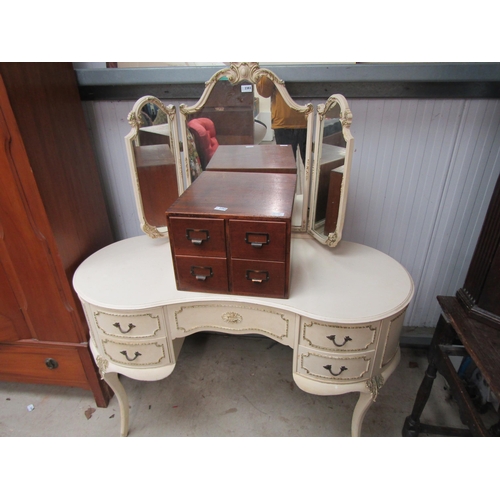 2383 - A French dressing table