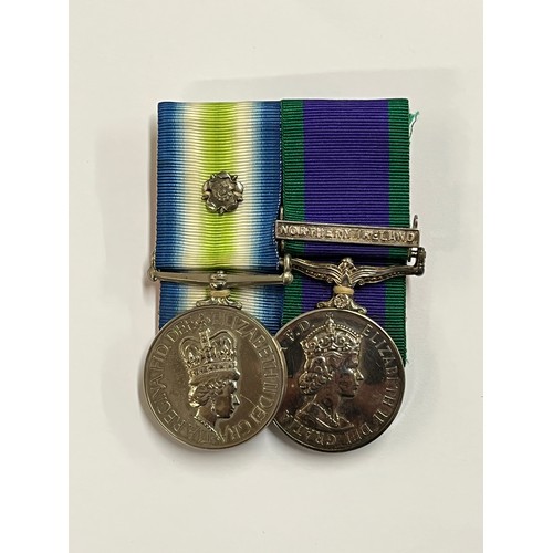 9474 - A South Atlantic Medal (1982) with rosette denoting service in the combat zone, for personnel who to... 