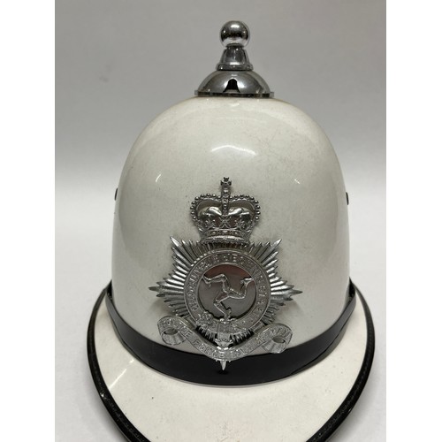 9263 - An Isle of Man white police helmet, ball top, Elizabeth crown badge