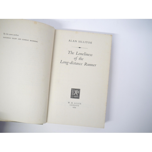 5126 - Alan Sillitoe: 'The Loneliness of the Long-Distance Runner', London, W.H. Allen, 1959, 1st edition, ... 