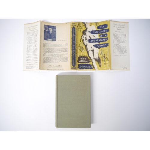 5126 - Alan Sillitoe: 'The Loneliness of the Long-Distance Runner', London, W.H. Allen, 1959, 1st edition, ... 