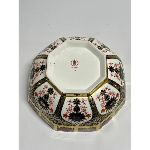 6124 - A large Royal Crown Derby 1128 Imari pattern octagonal bowl, 28cm diameter x 12cm tall   (C)