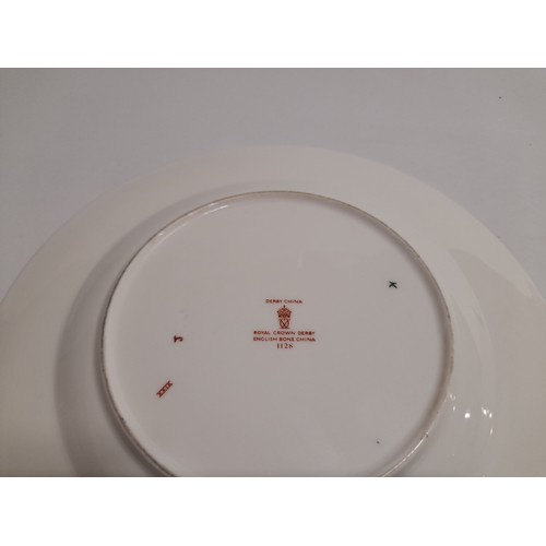 6224 - A pair of Royal Crown Derby 1128 Imari pattern plates, 21.5cm diameter   (C)