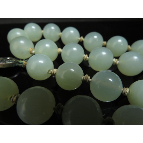 6234 - A Jade necklace with silver clasp, 14mm beads, 65cm long, 138g    (R) £50