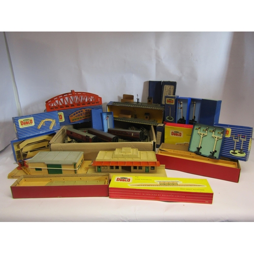 A collection of boxed and loose Hornby Dublo 00 gauge model railway