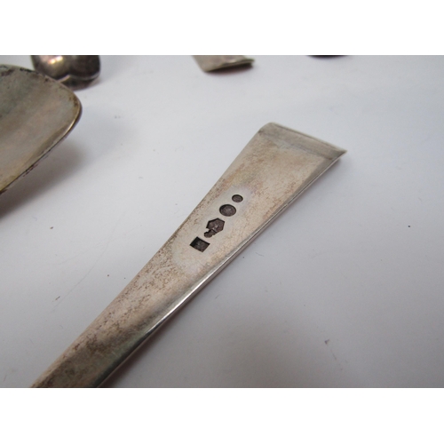 6284 - Dutch silver flatware comprising eight spoons, two serving spoons and two ladles, dates for 1919 and... 