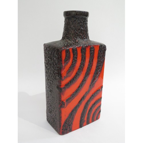 9001 - A West German Scheurich Pottery Fat Lava vase in red and black volcanic glazes. No.281-30 to base (3... 