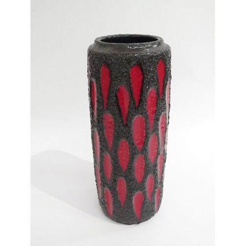 9003 - A West German Scheurich Pottery Fat Lava vase in red and black volcanic glazes, No. 532-28 to base (... 