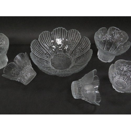 9138 - A collection of Scandinavian textured clear glass bowls designed by Pertii Kallioinen for Lasisepat ... 