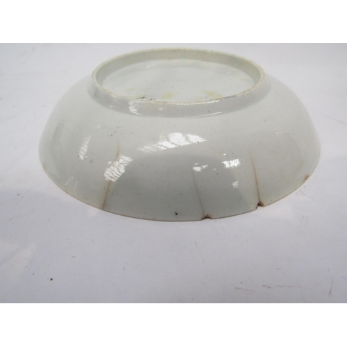 6228 - A late 18th Century Lowestoft porcelain blue and white saucer (cracked)