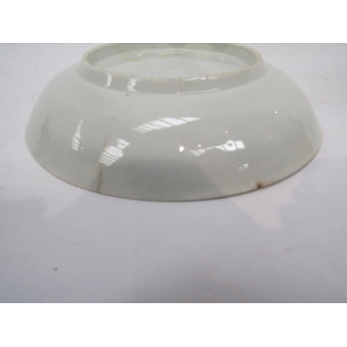 6228 - A late 18th Century Lowestoft porcelain blue and white saucer (cracked)