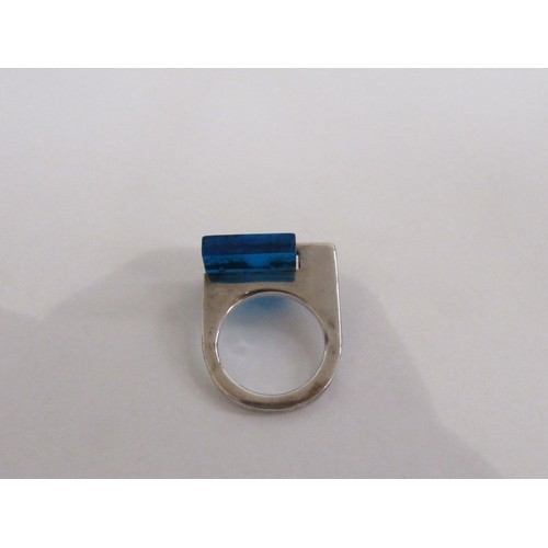 9227 - A Modernist Lucite and Sterling silver ring by Teresa Gonzalez for Tego & Co. Size between L-M. Boxe... 