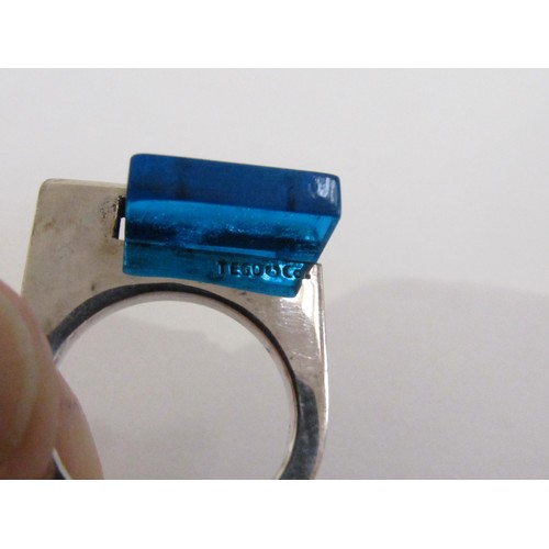 9227 - A Modernist Lucite and Sterling silver ring by Teresa Gonzalez for Tego & Co. Size between L-M. Boxe... 