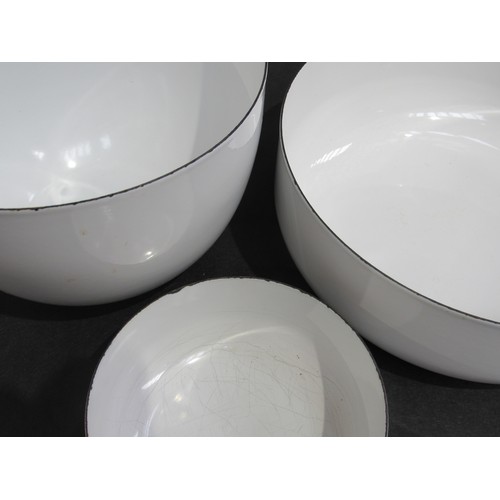 9264 - A set of three Mid Century Scandinavian white enamel bowls, largest 26cm diameter, tallest 14cm