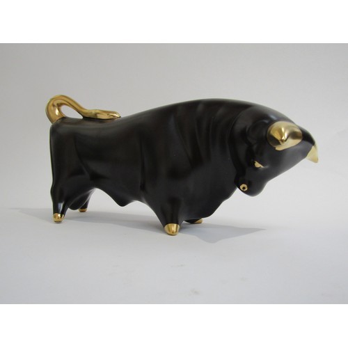 9039 - A Trentham black/gold bull designed by Colin Melborne.   29cm long x 15cm high