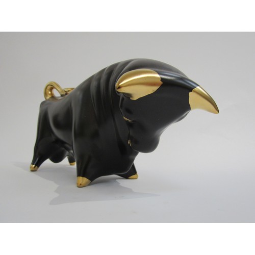 9039 - A Trentham black/gold bull designed by Colin Melborne.   29cm long x 15cm high