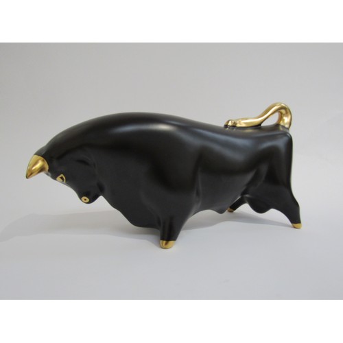 9039 - A Trentham black/gold bull designed by Colin Melborne.   29cm long x 15cm high