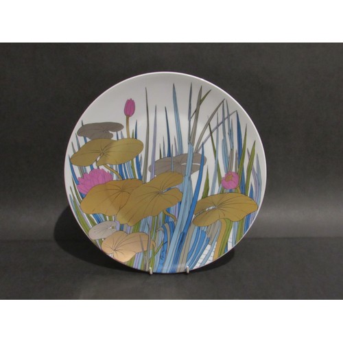 9028 - A Rosenthal Studio Line ceramic charger by Alain Le Foil.  33cm diameter