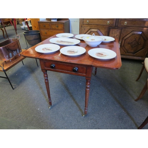 1017 - A Victorian mahogany Pembroke table, satinwood crossbanding, single end drawer, turned supports to c... 