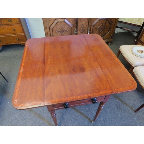 1017 - A Victorian mahogany Pembroke table, satinwood crossbanding, single end drawer, turned supports to c... 