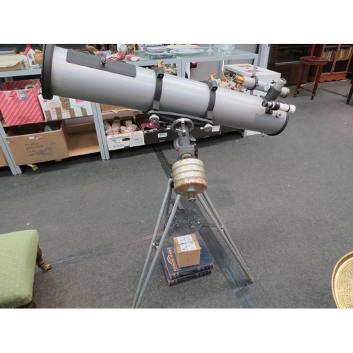 1178 - A six inch Newtonian reflector telescope, grey hammered finish with brass fittings, thought to be ma... 