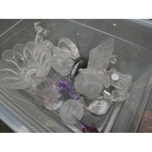 1194 - A box of mainly glass ornaments including polar bear, walrus, Langham Glass badger, etc