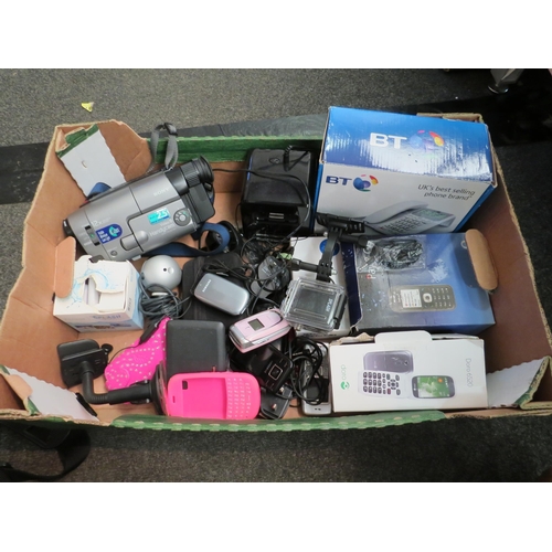 1246 - A box of mobile phones, Handycam etc