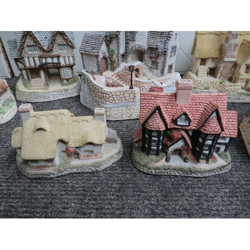 1260 - A quantity of David Winter cottages, West Country Collection 