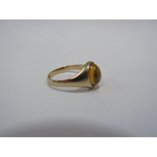 1323 - A 9ct gold ring set with an oval cabochon citrine. Size Q, 3.5g