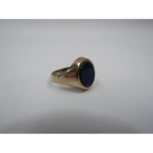 1358 - A 9ct gold mens signet ring