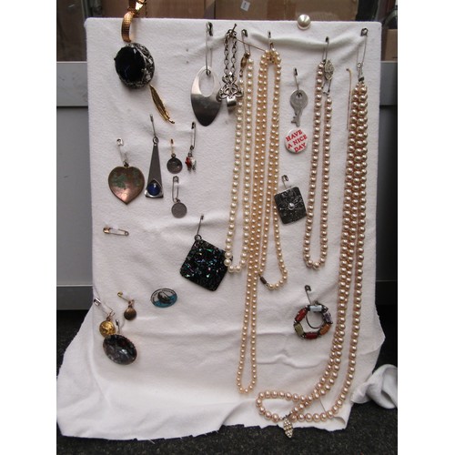 1254 - A quantity of costume necklaces, brooches and earrings etc