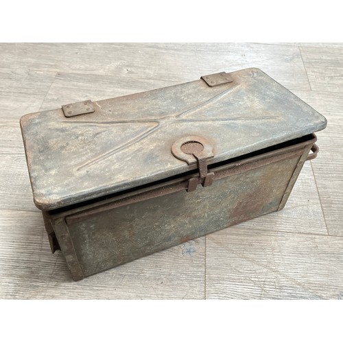 9006 - A WWI German ammunition case for the MG08 machine gun    (C)