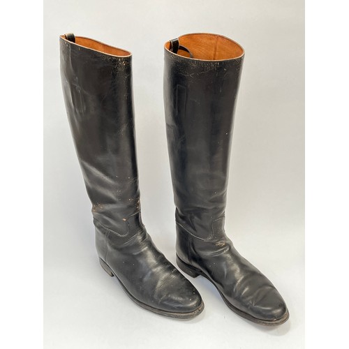 9012 - A pair of black leather riding boots