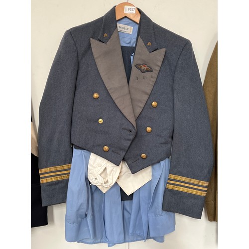 9027 - A post war RAF pilot's mess uniform