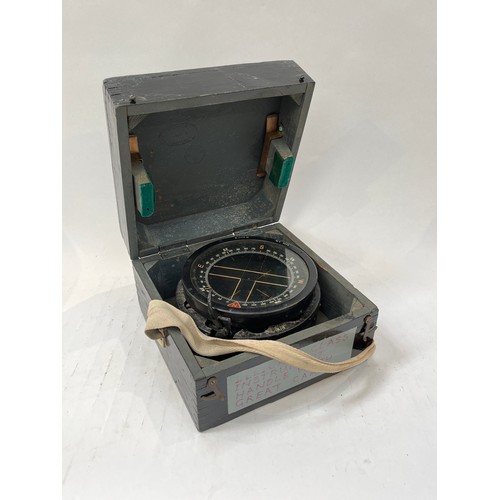 9090 - A WWII RAF P10 aircraft bomber compass 6A/1671, with case