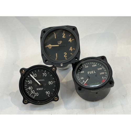 9096 - A collection of WWII and post-war aircraft dials/gauges including airspeed, Brake Acc. Gauge and PSI... 