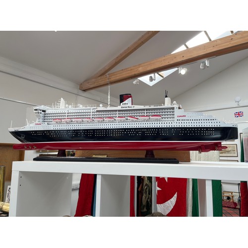 9110 - A model of Queen Mary II ocean liner, 98cm long