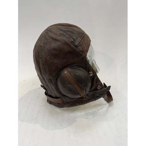 9111 - A WWII Battle of Britain period B Type flying helmet No.4 dated 1939, made by Wareings Ltd, 7 1/2-7 ... 